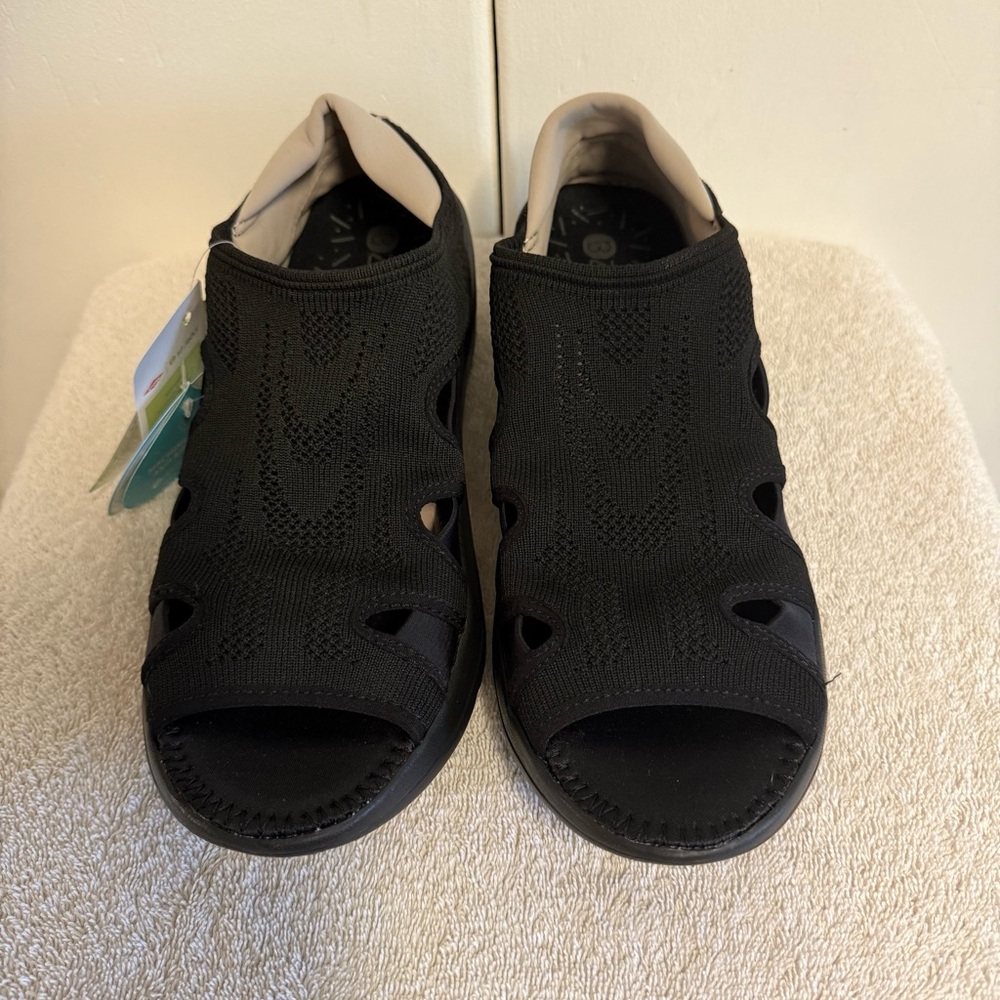 Bzees Black Slip-On Shoes Womens size 9.5M